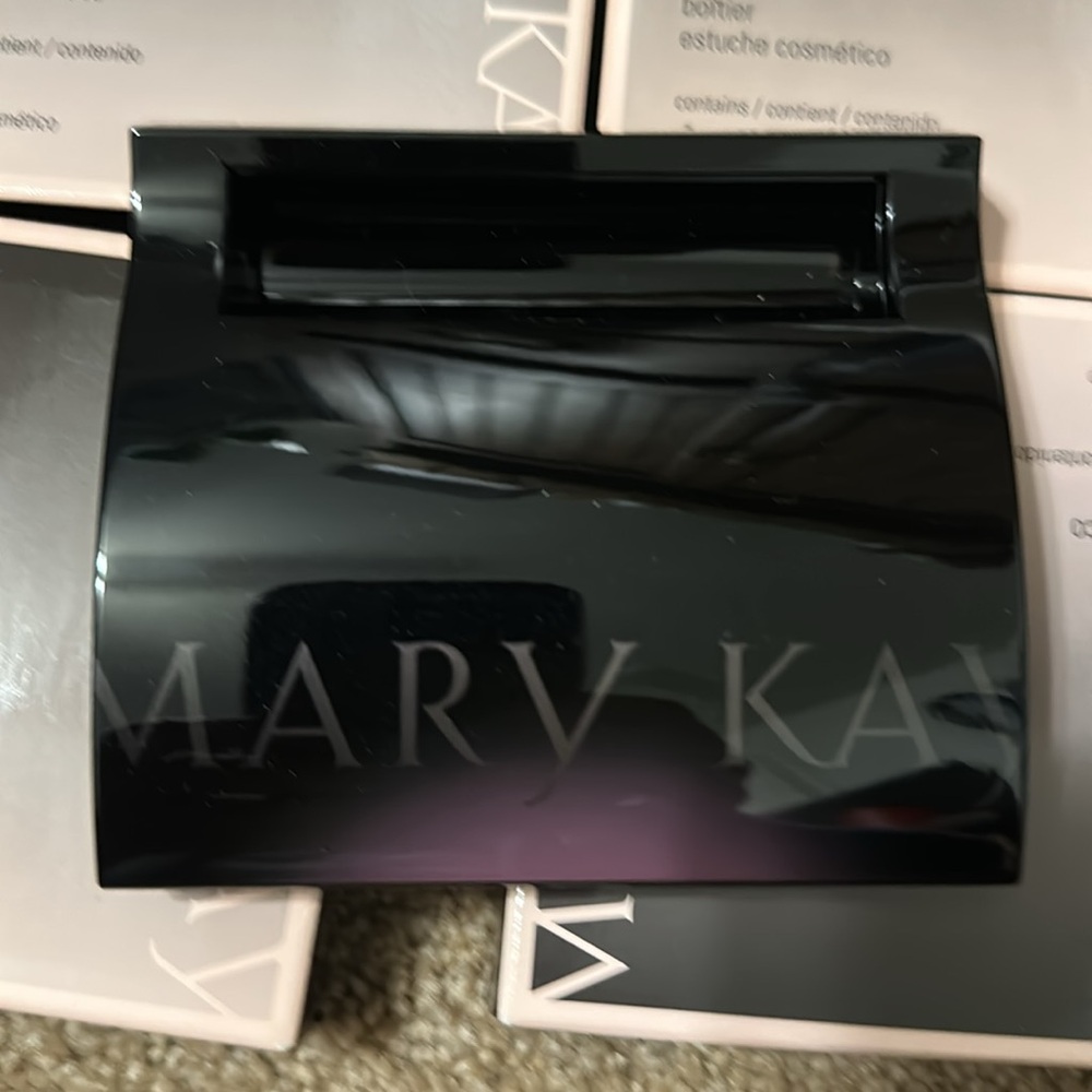4 Mary Kay Elegant Black Compacts - Picture 3 of 4